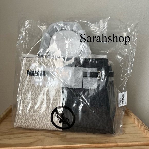 🌼Michael Kors Purse - Picture 1 of 15
